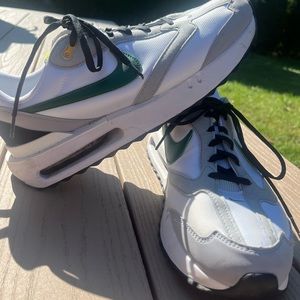 Nike air max dawn in green and white